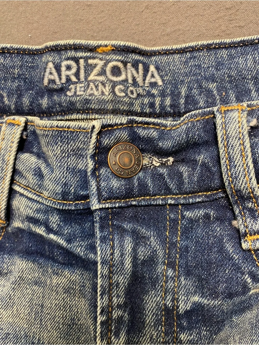 Arizona Distressed Size 9 Hi-Rise Mom Shorts Light Blue Roll-Cuff 3” Inseam